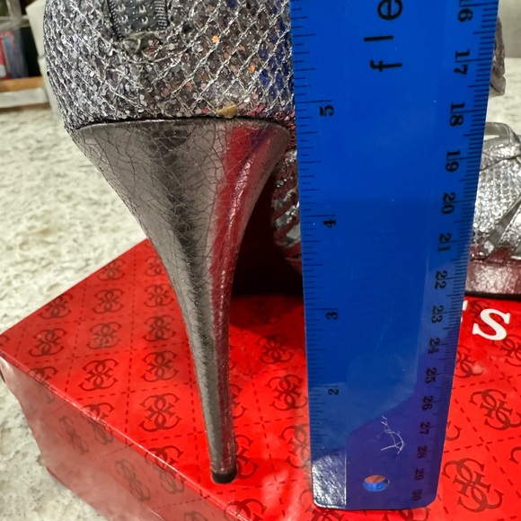 High heels by Guess pewter color - Picture 6 of 7